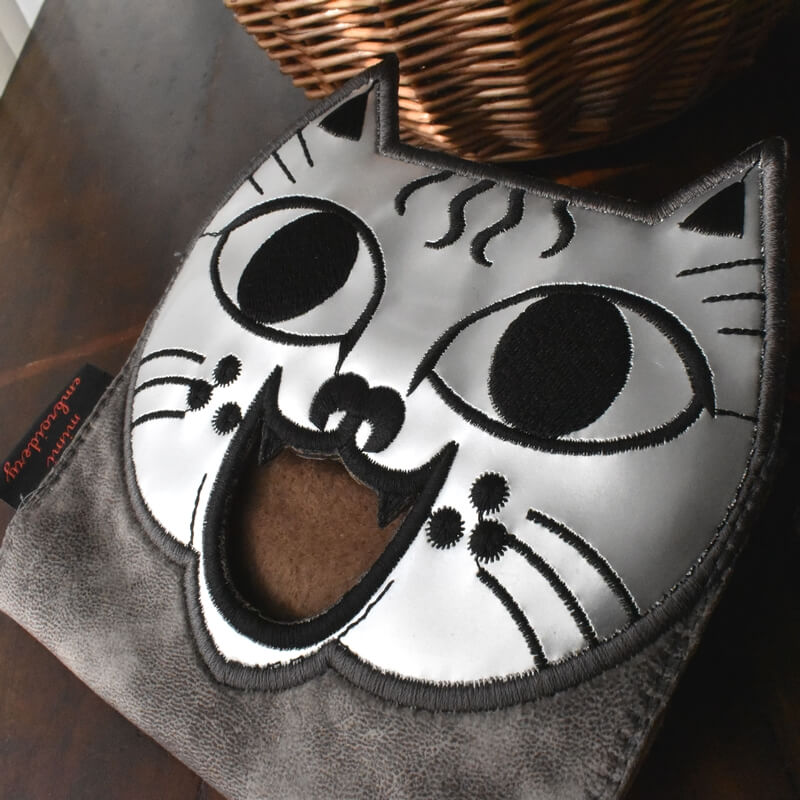 鉄仮面ミミケル刺繍のティッシュカバーとポーチ付きカゴ