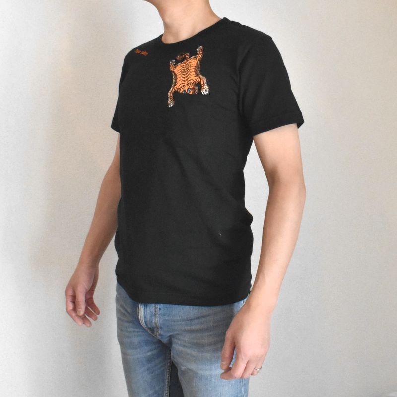 チベタン･タイガーポリシー刺繍Tシャツミミ太郎
