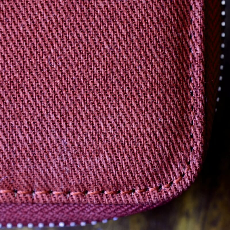 赤い帆布のカードケース一輪花刺繍生地アップ