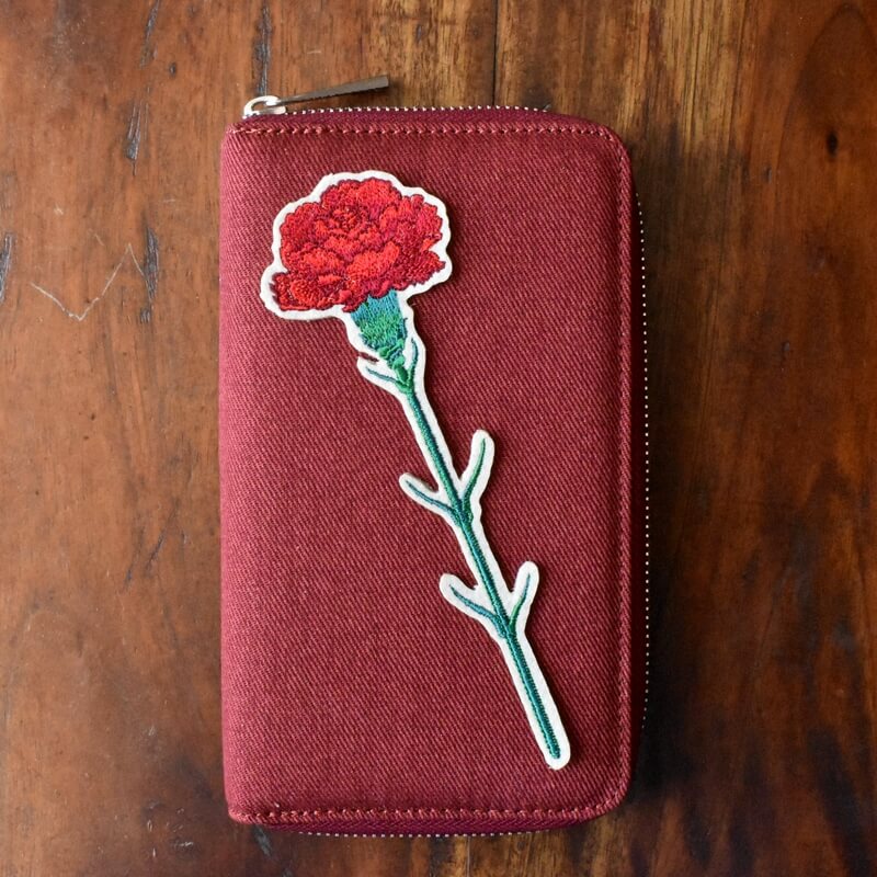 赤い帆布のカードケース一輪花刺繍カーネーション