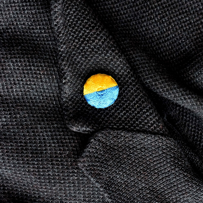 ウクライナ国旗[青黄旗_Ukraine]刺繍のくるみボタン