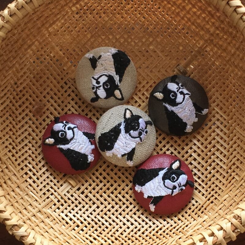 フレンチブルドックくるみボタン刺繍ブローチ/38
