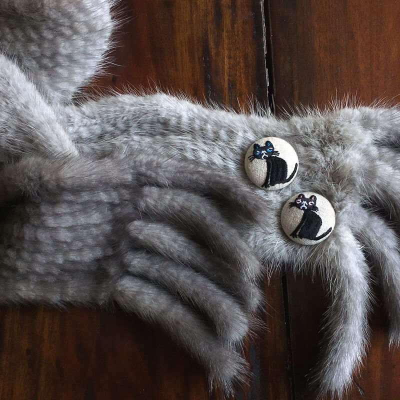 猫へのじくるみボタン刺繍ブローチ/38