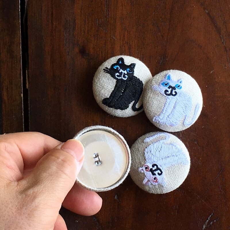 猫のくるみボタン