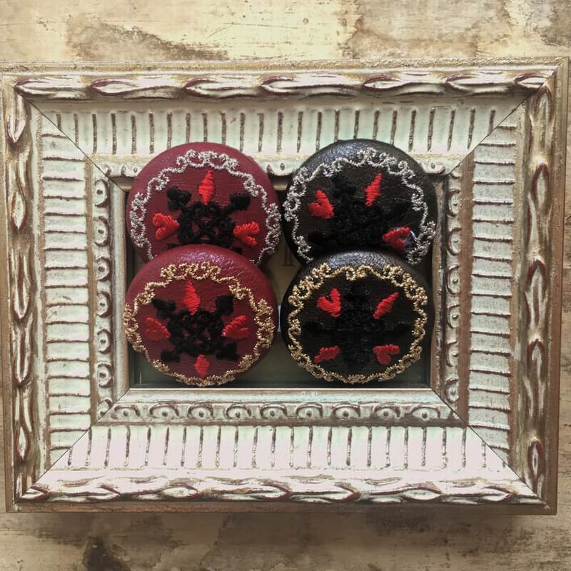 トランプくるみボタン刺繍ブローチ/29