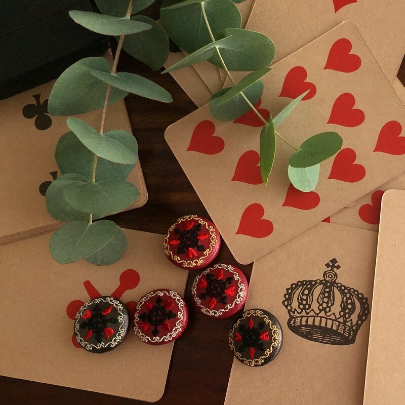 トランプくるみボタン刺繍ブローチ/29