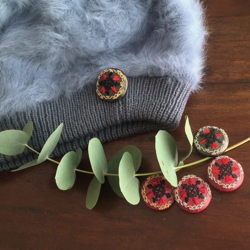 トランプくるみボタン刺繍ブローチ/29