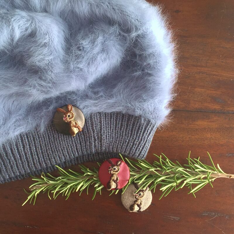 うさぎくるみボタン刺繍ブローチ/29