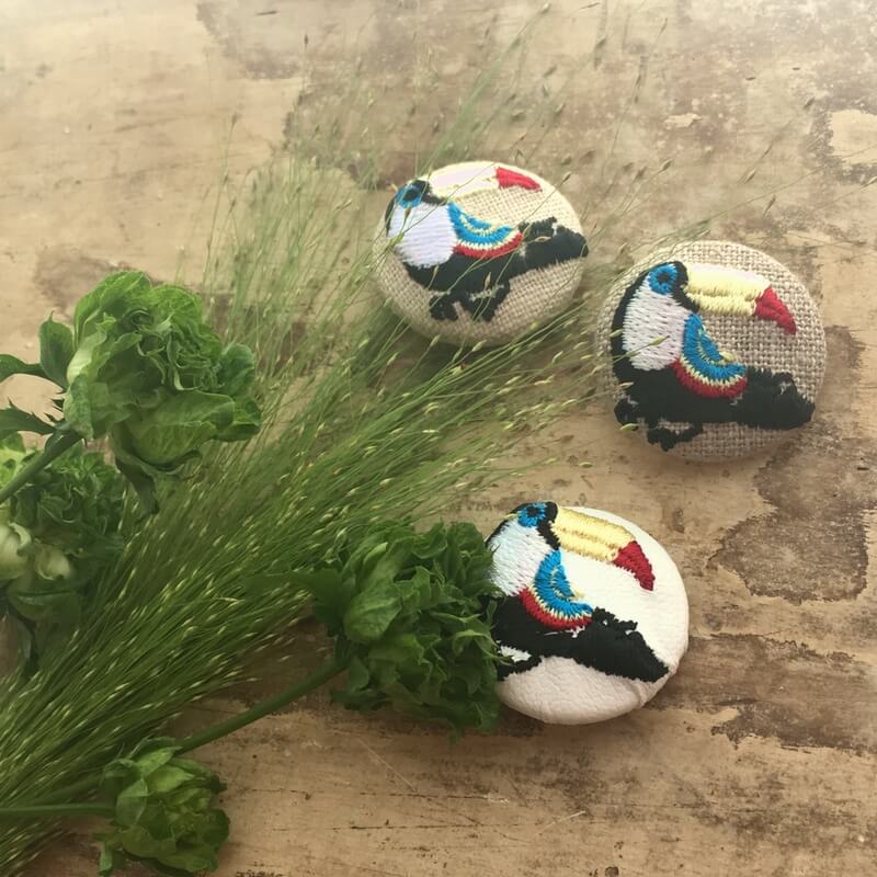 オオハシくるみボタン刺繍ブローチ/29