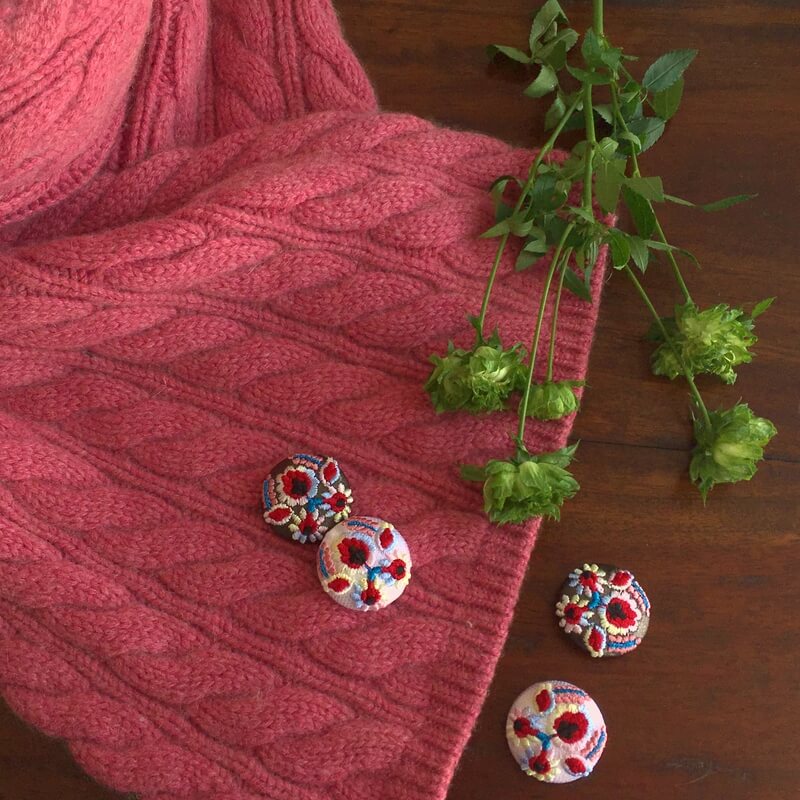 ハンガリー実と花くるみボタン刺繍ブローチ/29