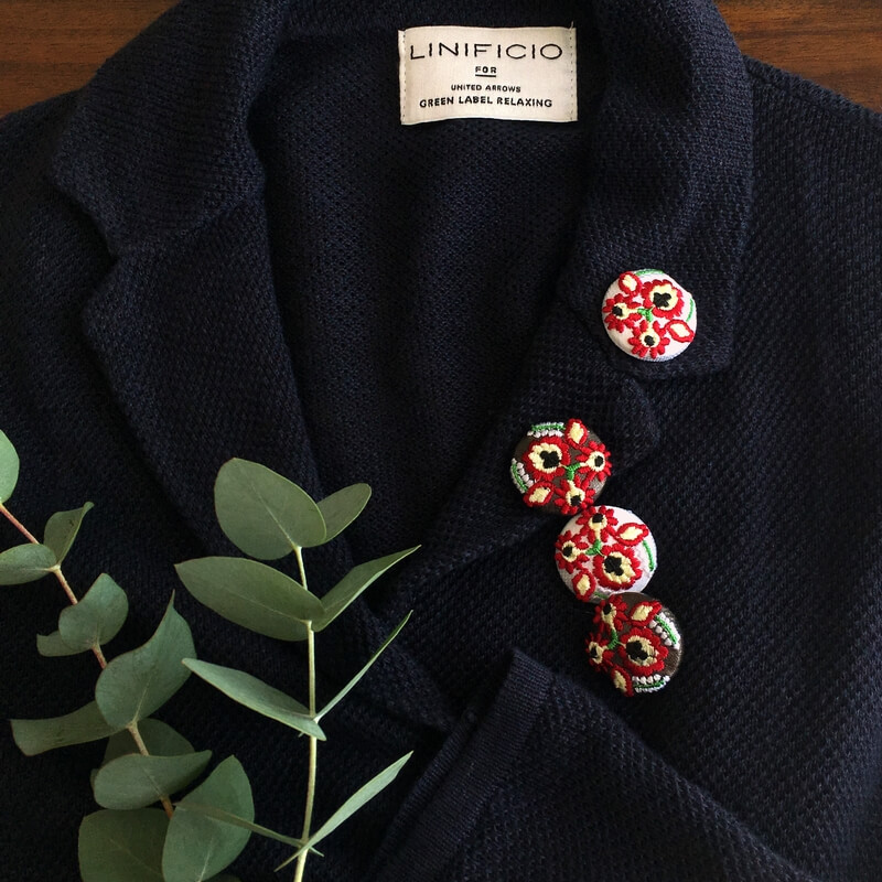 ハンガリー実と花くるみボタン刺繍ブローチ/29