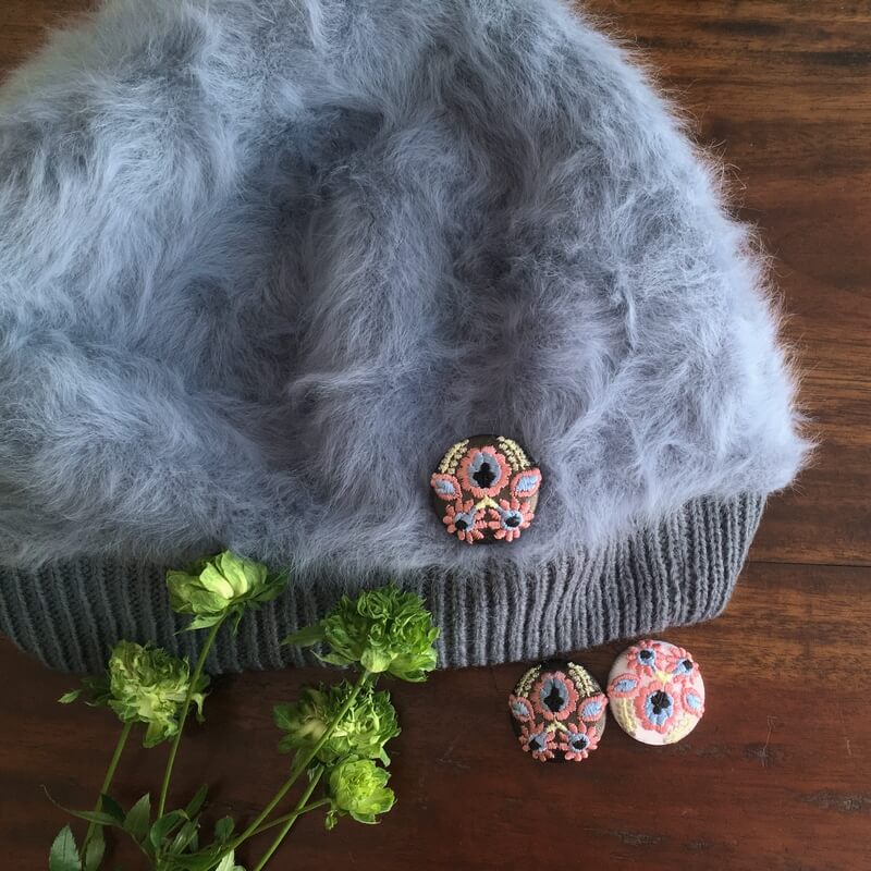 ハンガリー実と花くるみボタン刺繍ブローチ/29