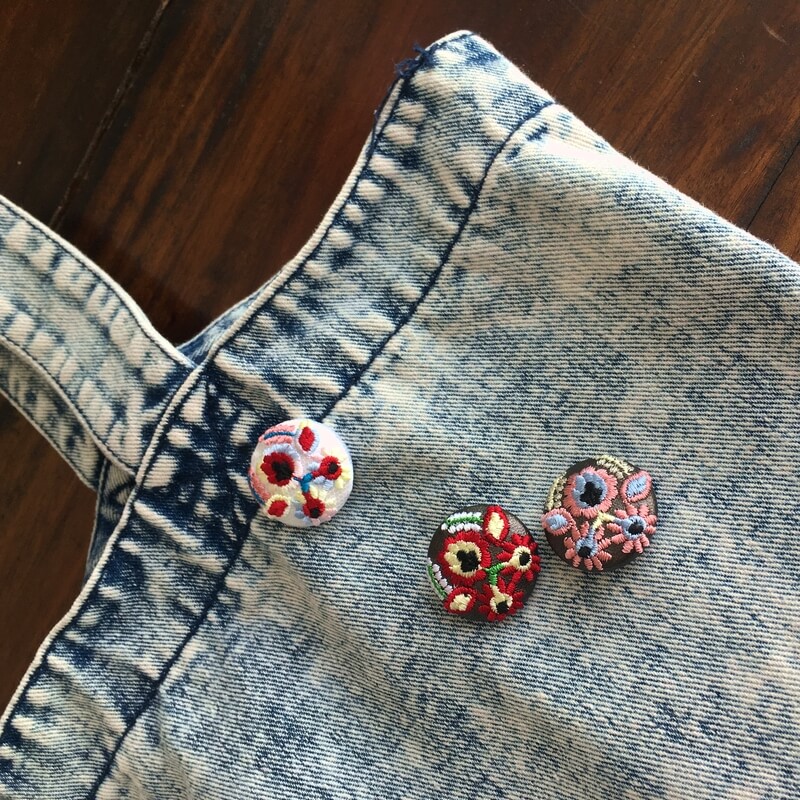 ハンガリー実と花29刺繍ボタンデニム