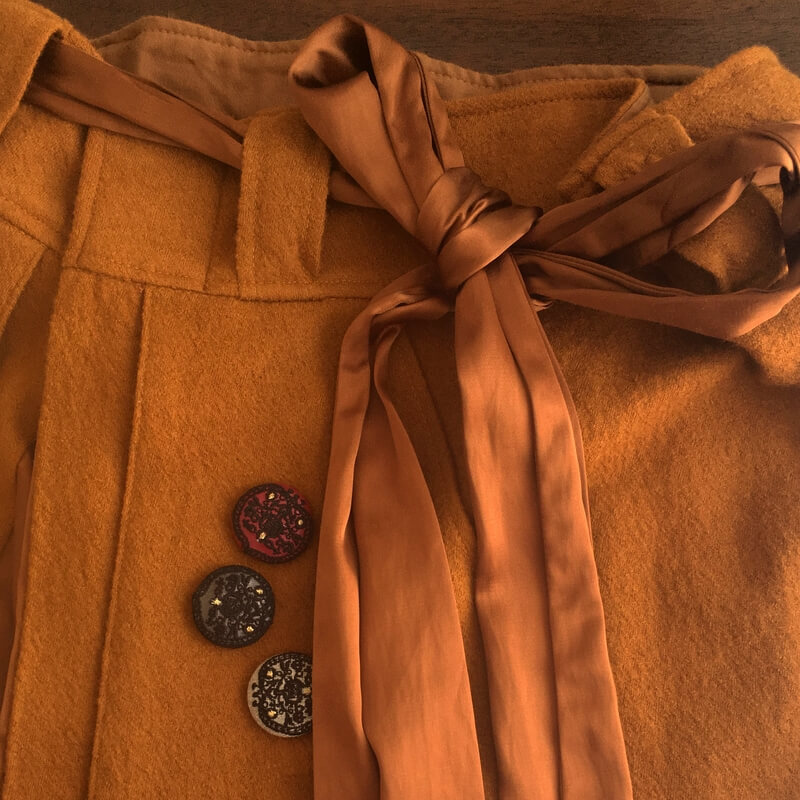 ハンガリー蕾29刺繍ボタンスカート