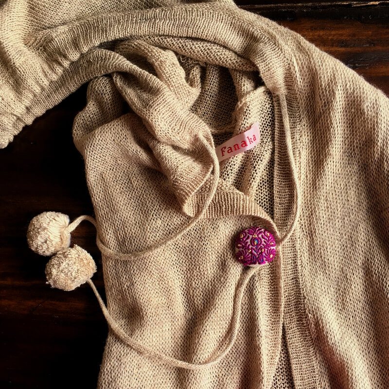 ハンガリー孔雀くるみボタンブルー刺繍ブローチ/29