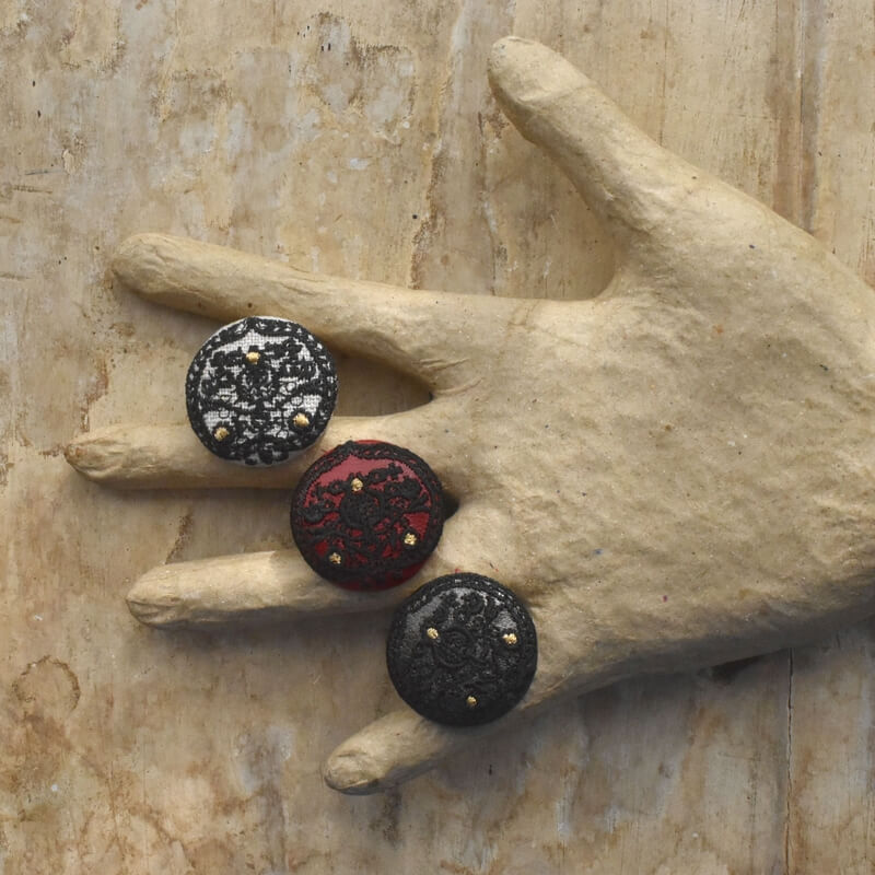 ハンガリー蕾くるみボタン刺繍ブローチ/29