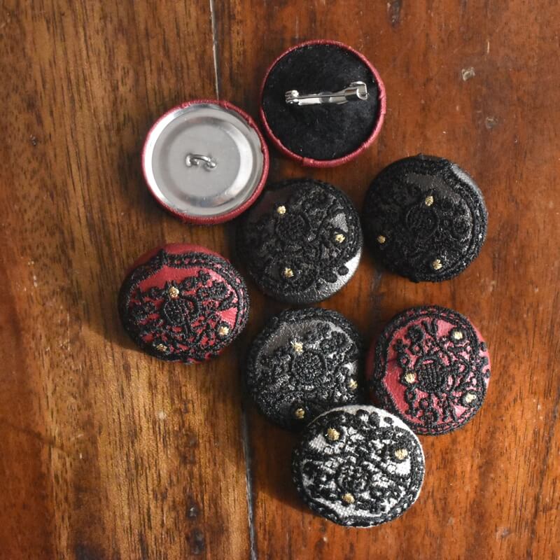 ハンガリー蕾くるみボタン刺繍ブローチ/29