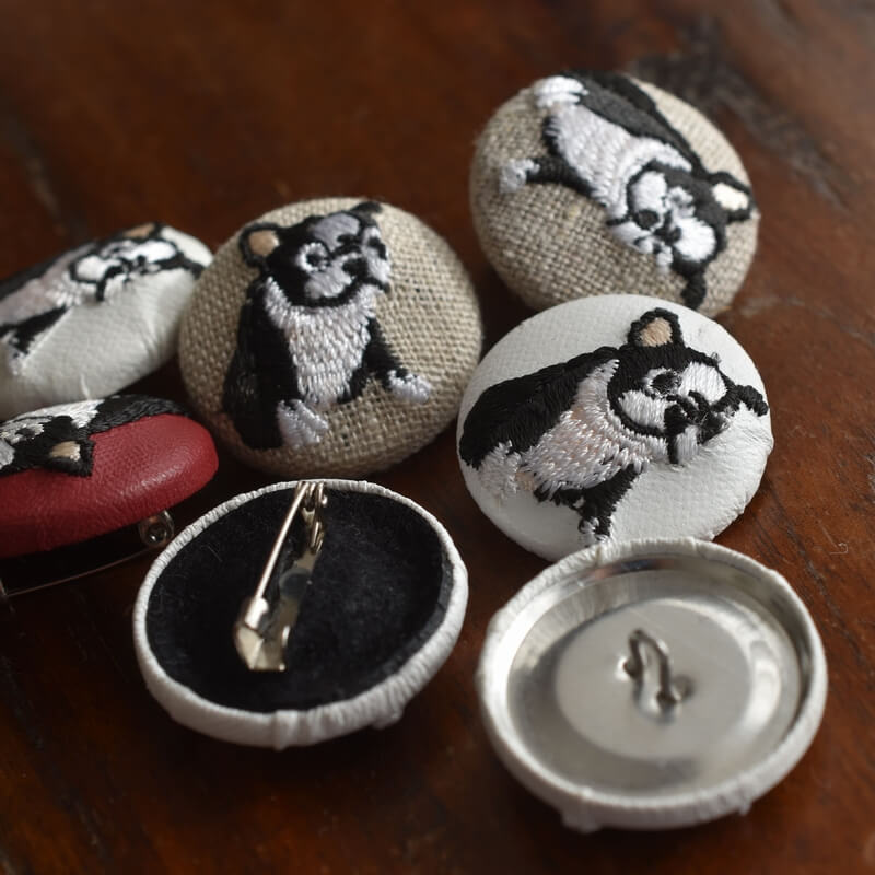 フレンチブルドックくるみボタン刺繍ブローチ/29