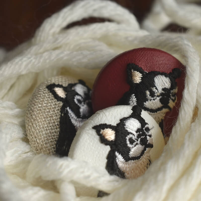 フレンチブルドックくるみボタン刺繍ブローチ/29