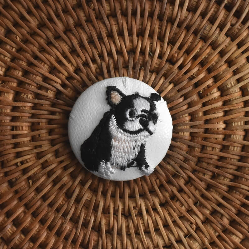 フレンチブルドックくるみボタン刺繍ブローチ/29