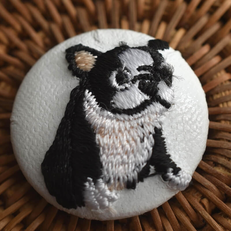 フレンチブルドックくるみボタン刺繍ブローチ/29