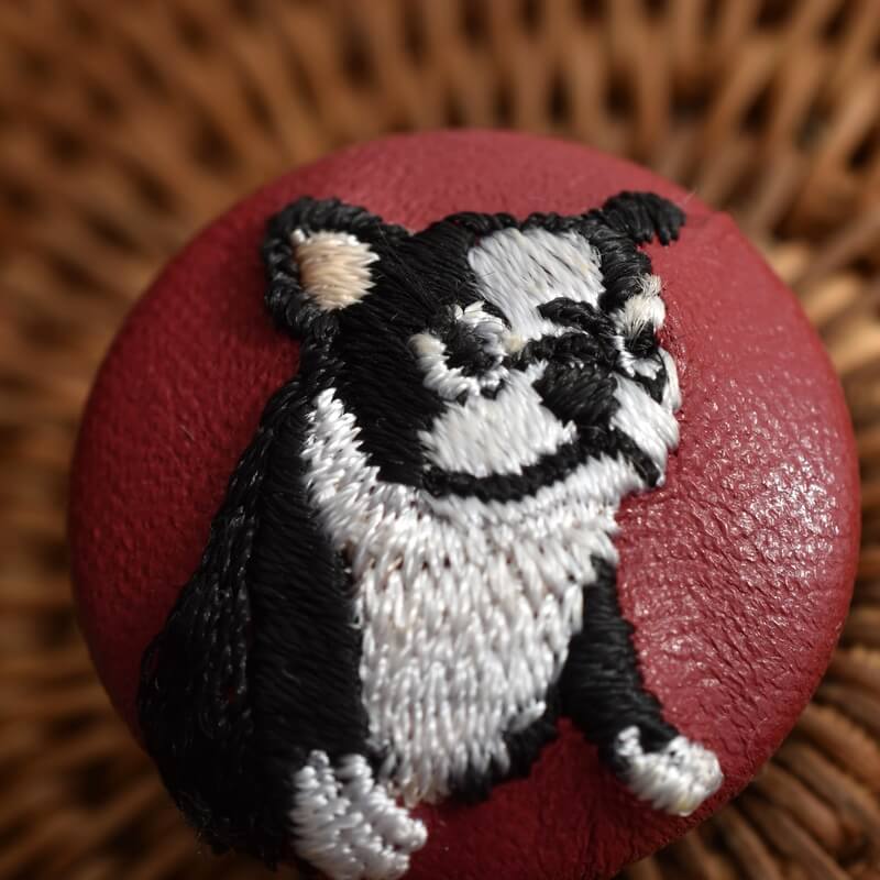 フレンチブルドックくるみボタン刺繍ブローチ/29