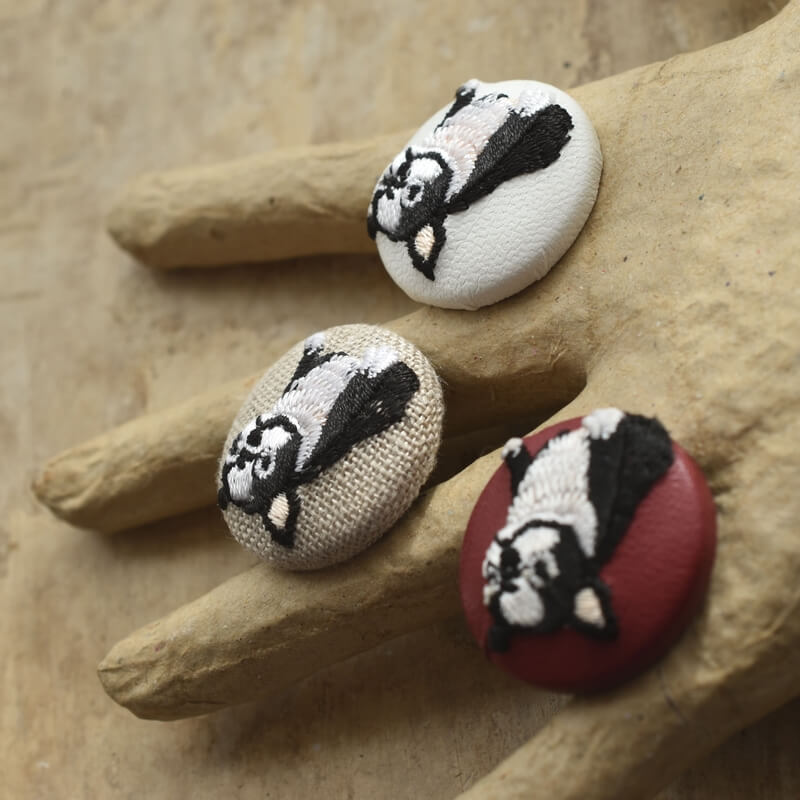 フレンチブルドックくるみボタン刺繍ブローチ/29