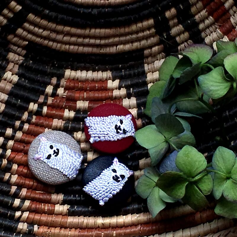 アルパカくるみボタン刺繍ブローチ/29