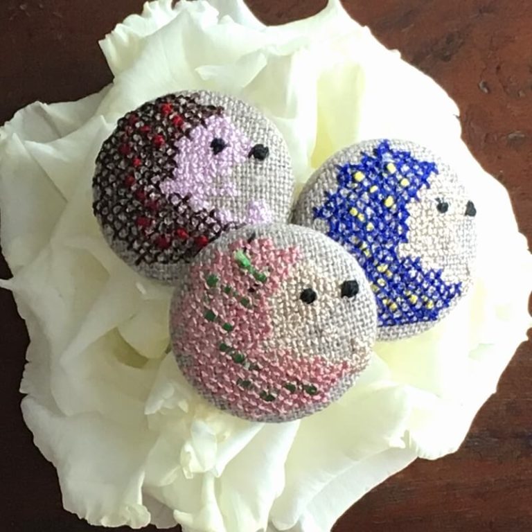 ❁hAnafany❁(専用) くるみボタン　鳥刺繍 ❁hAnafany❁(専用) くるみボタン 鳥刺繍