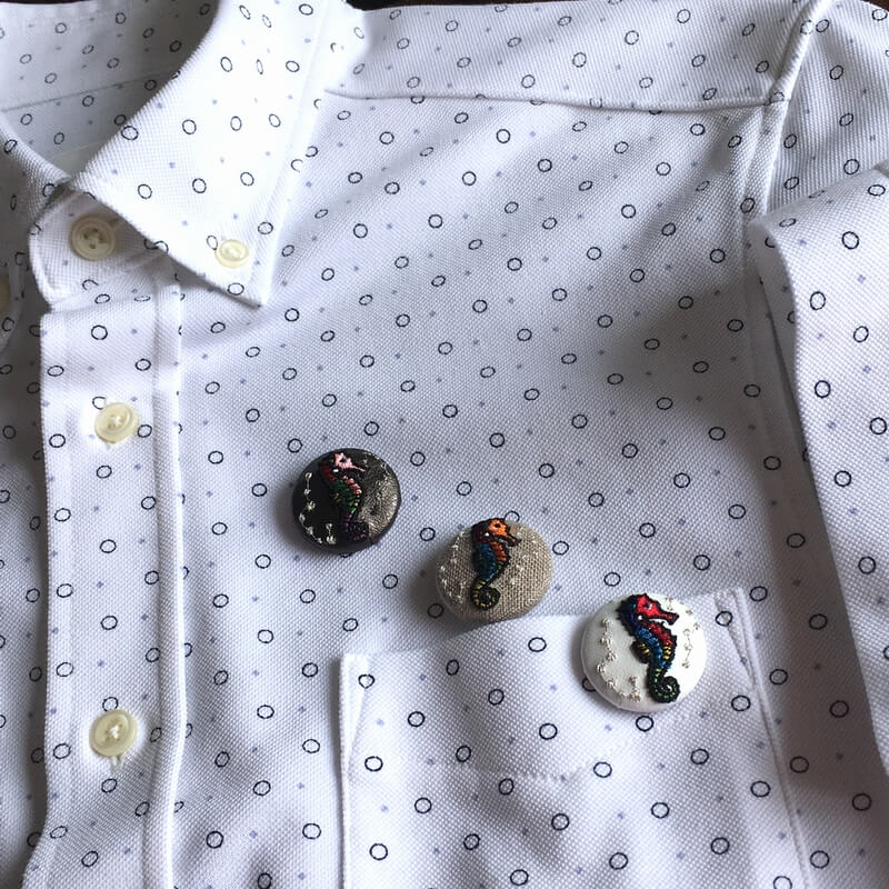 タツノオトシゴ水玉くるみボタン刺繍ブローチ/29