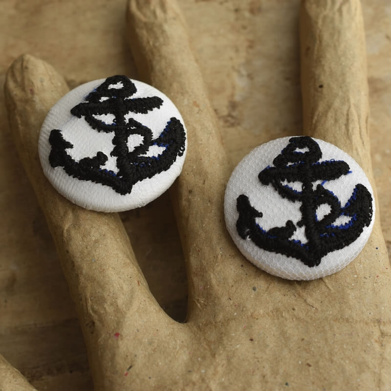 黒いアンカーボタン刺繍ブローチ/29