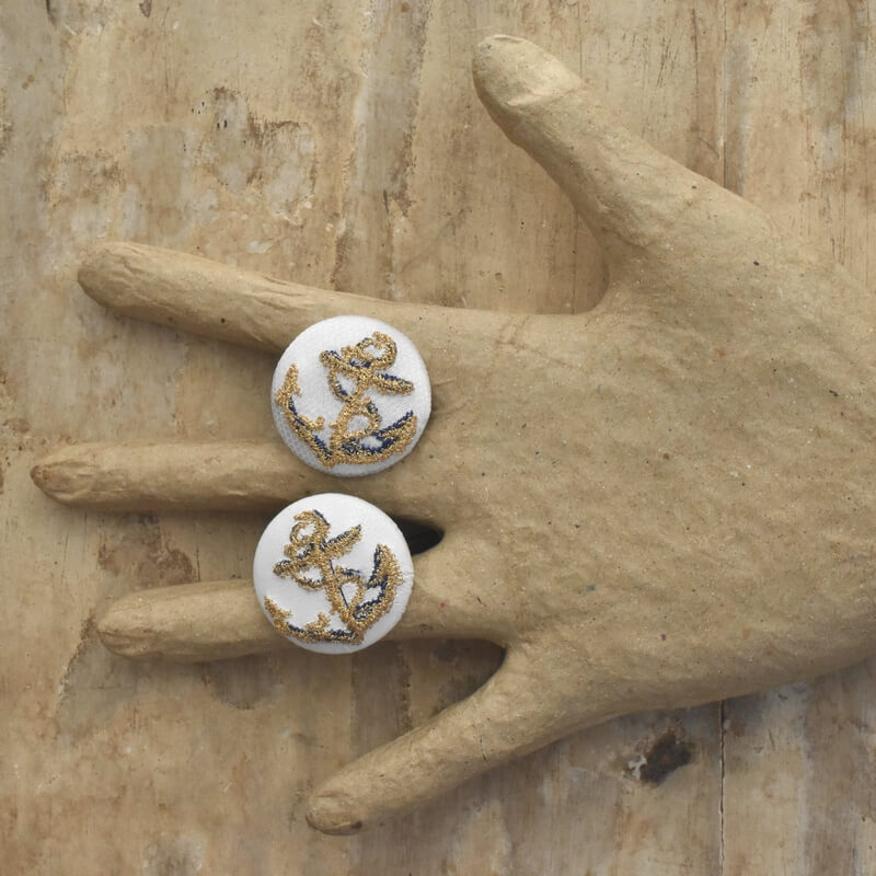 ゴールドのアンカーボタン刺繍ブローチ/29