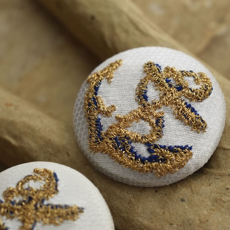 ゴールドのアンカーボタン刺繍ブローチ/29