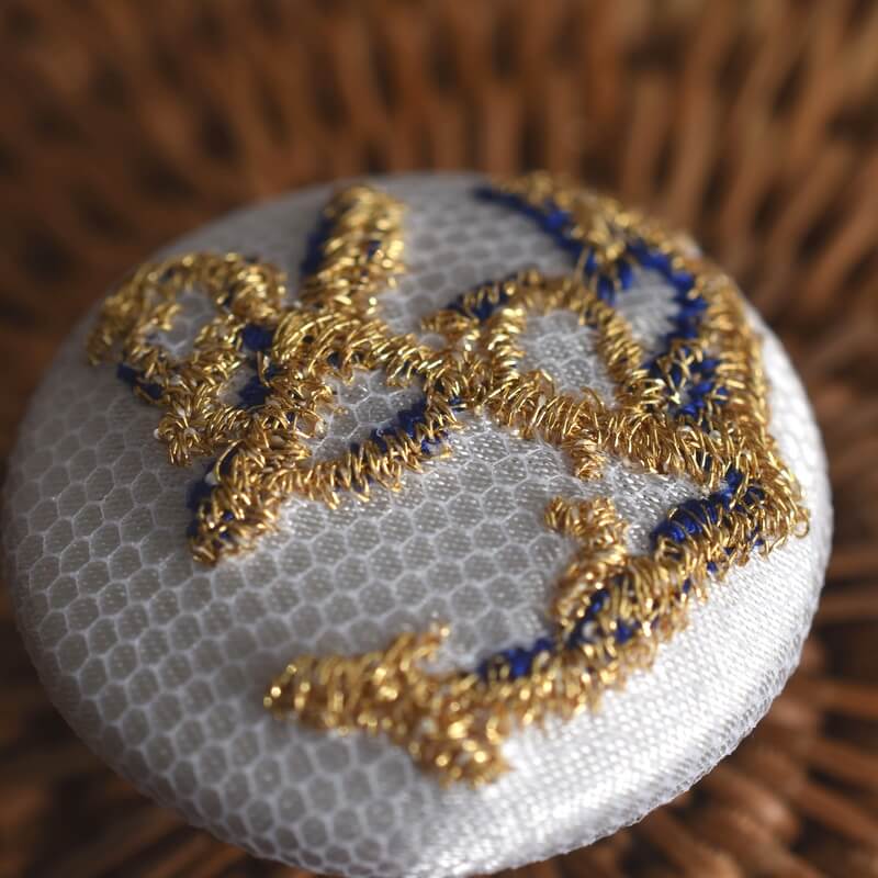 ゴールドのアンカーボタン刺繍ブローチ/29