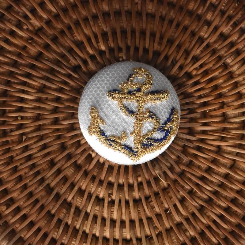 ゴールドのアンカーボタン刺繍ブローチ/29