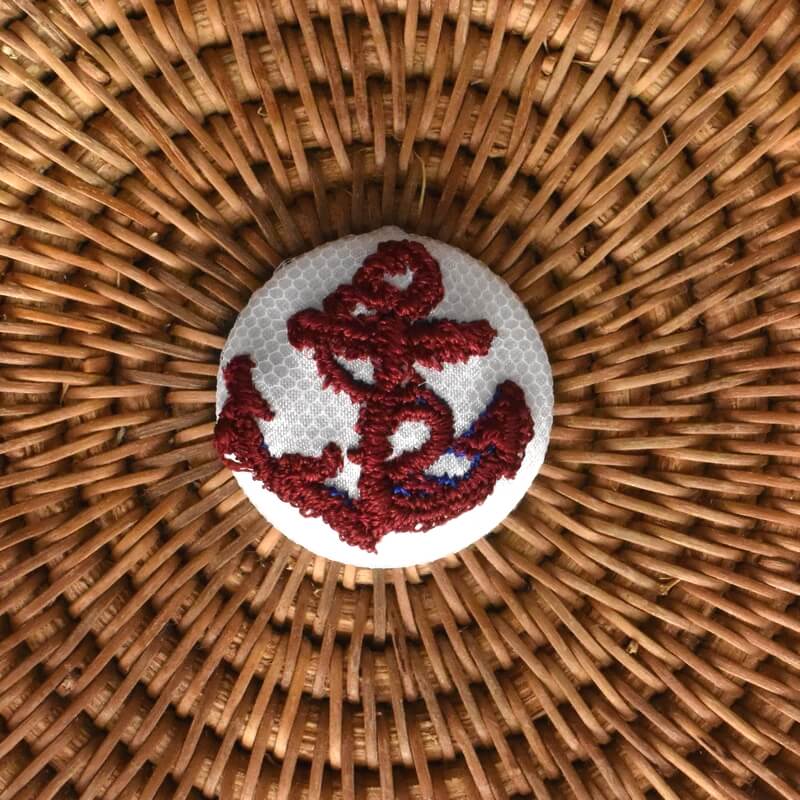 赤いアンカーボタン刺繍ブローチ/29