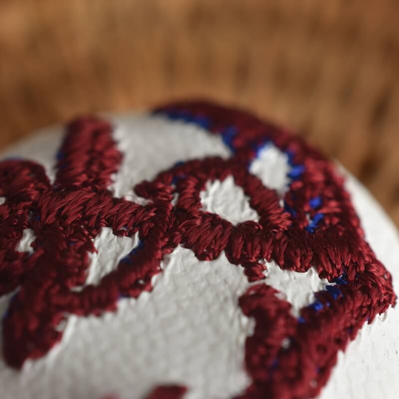 赤いアンカーボタン刺繍ブローチ/29