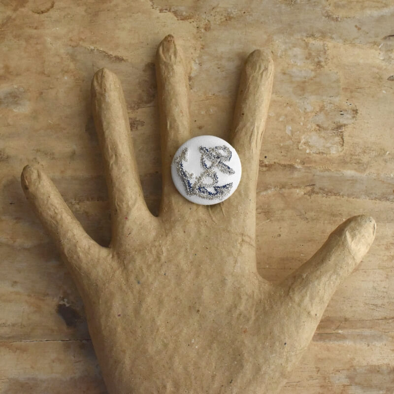 銀のアンカーボタン刺繍ブローチ/29