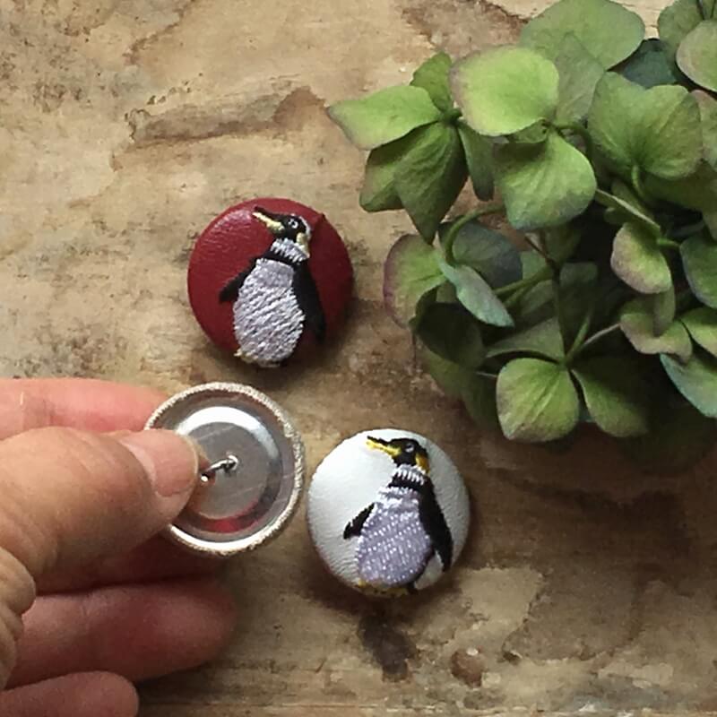 ペンギンくるみボタン刺繍ブローチ/29