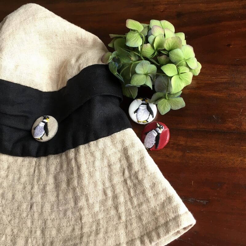 ペンギンくるみボタン刺繍ブローチ/29