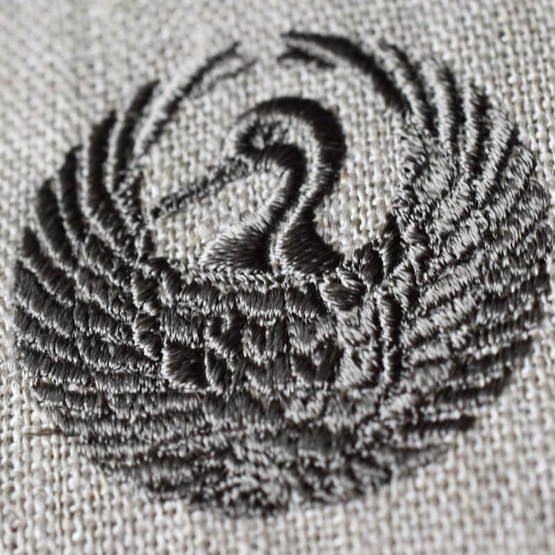 [鶴の丸紋]の刺繍図案グレー