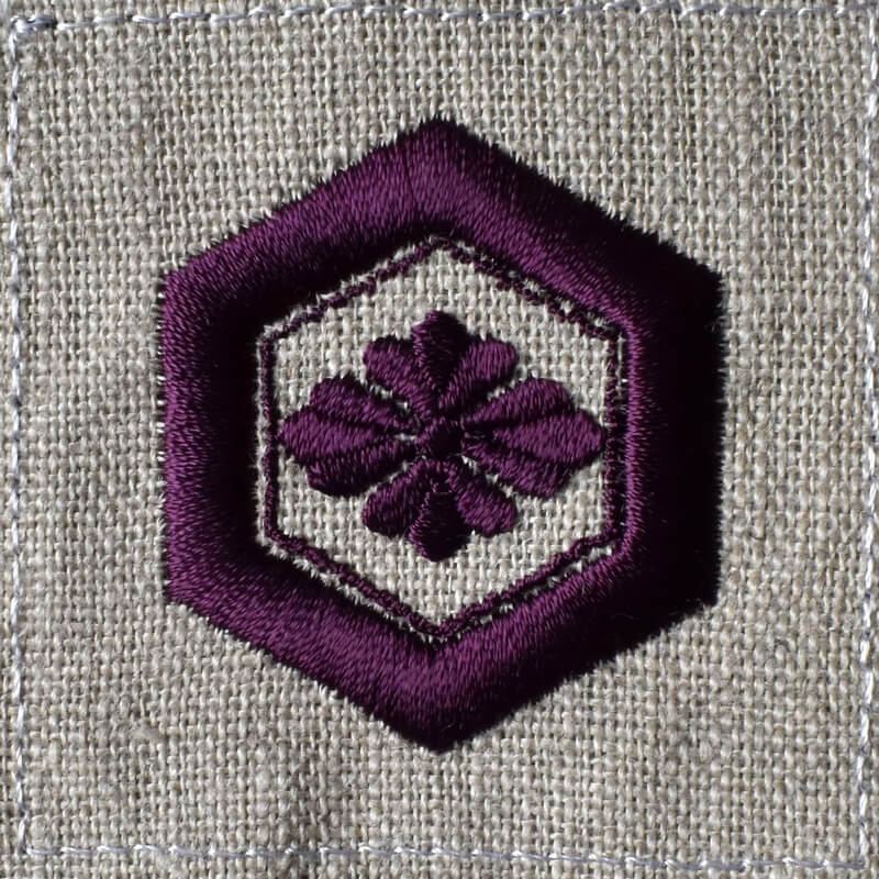 [亀甲に花菱紋]の刺繍図案紫