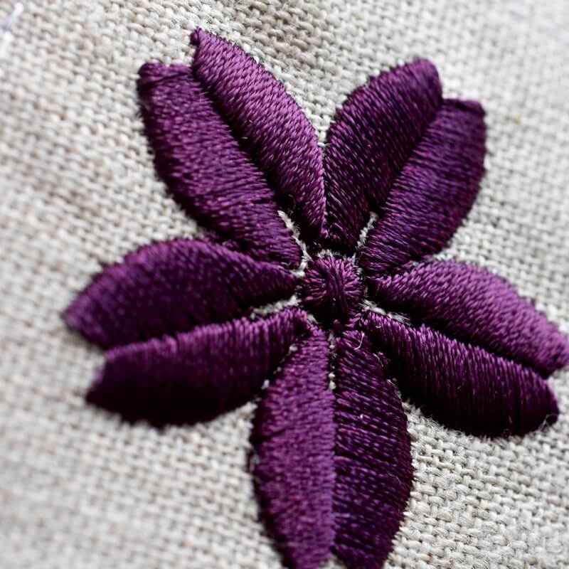 [山桜紋]の刺繍図案紫ななめ
