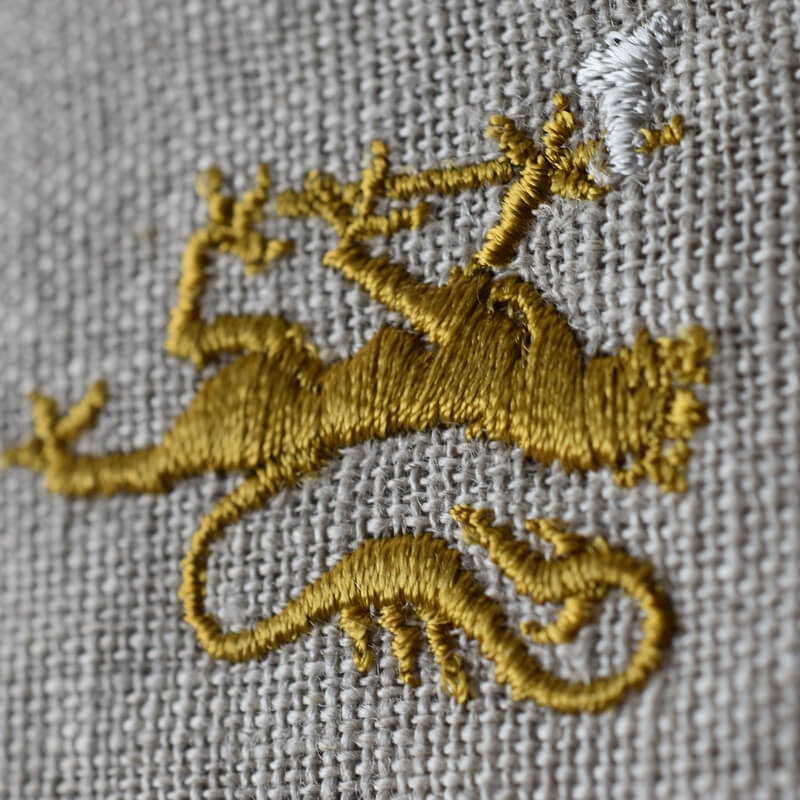 紋章_紋_ノルウェーの金のライオン(golden lion)の刺繍図案黄横