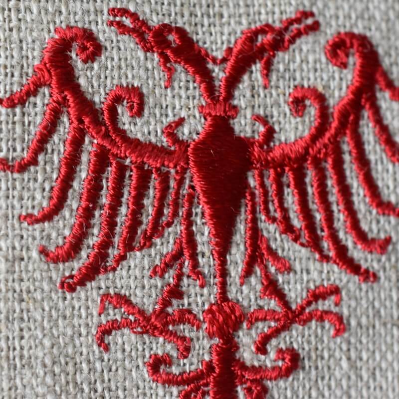 [セルビアの双頭の鷲紋]の刺繍図案赤ななめ