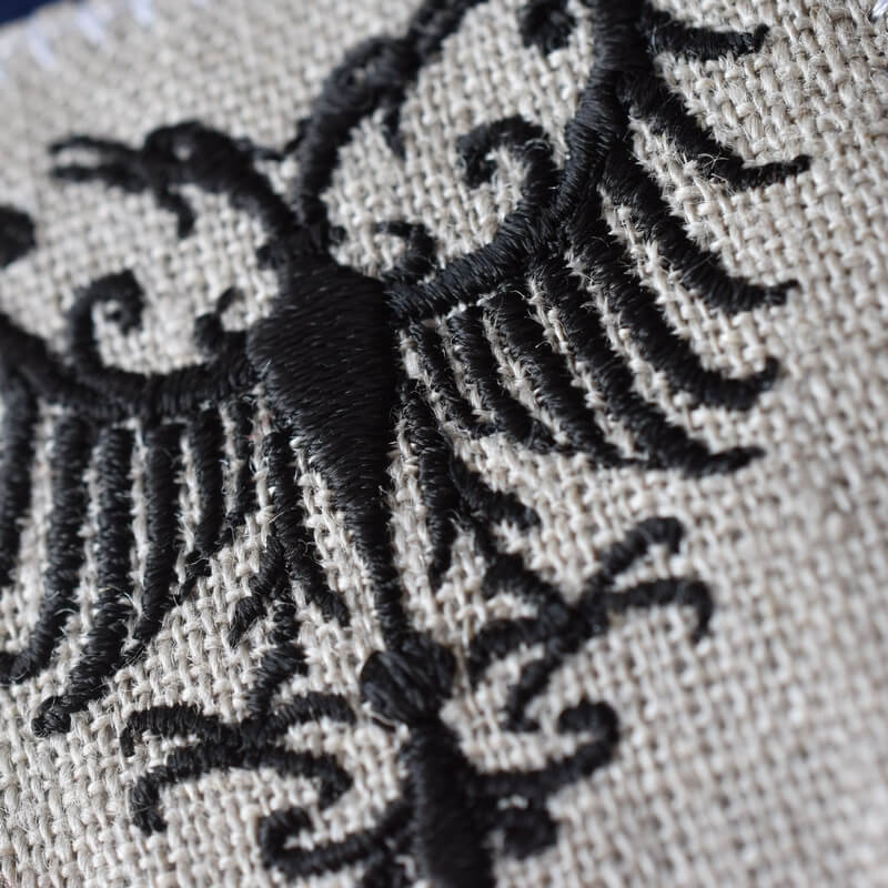 [セルビアの双頭の鷲紋]の刺繍図案黒羽ばたく