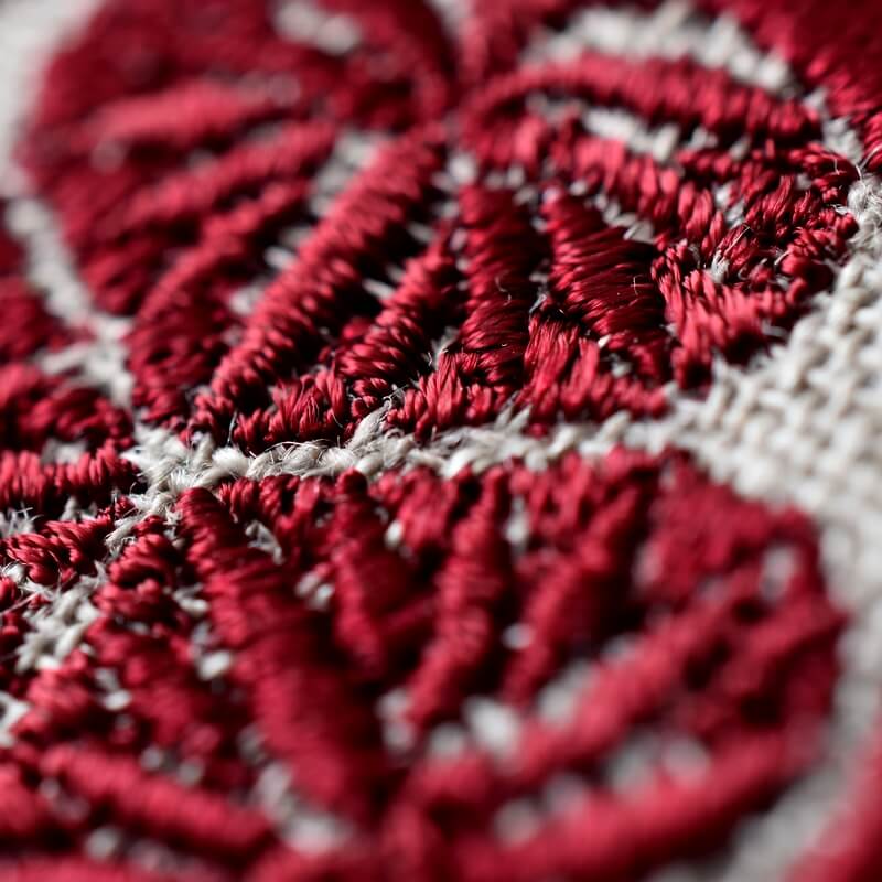 丸に三つ葵の刺繍図案葉のアップ