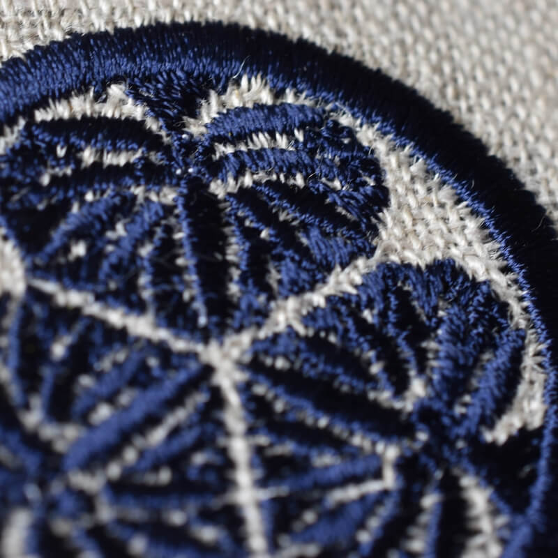 丸に三つ葵の刺繍図案アップ