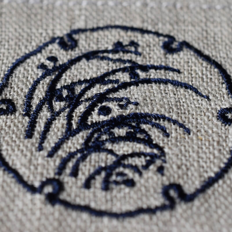 雪輪に薄の刺繍図案