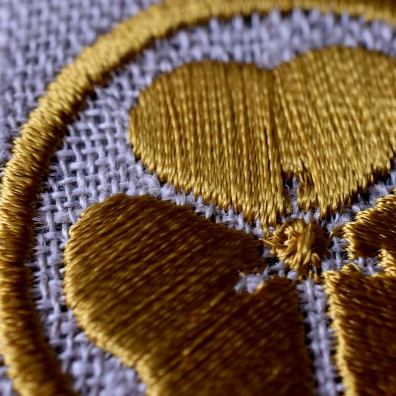 丸に片喰の刺繍図案